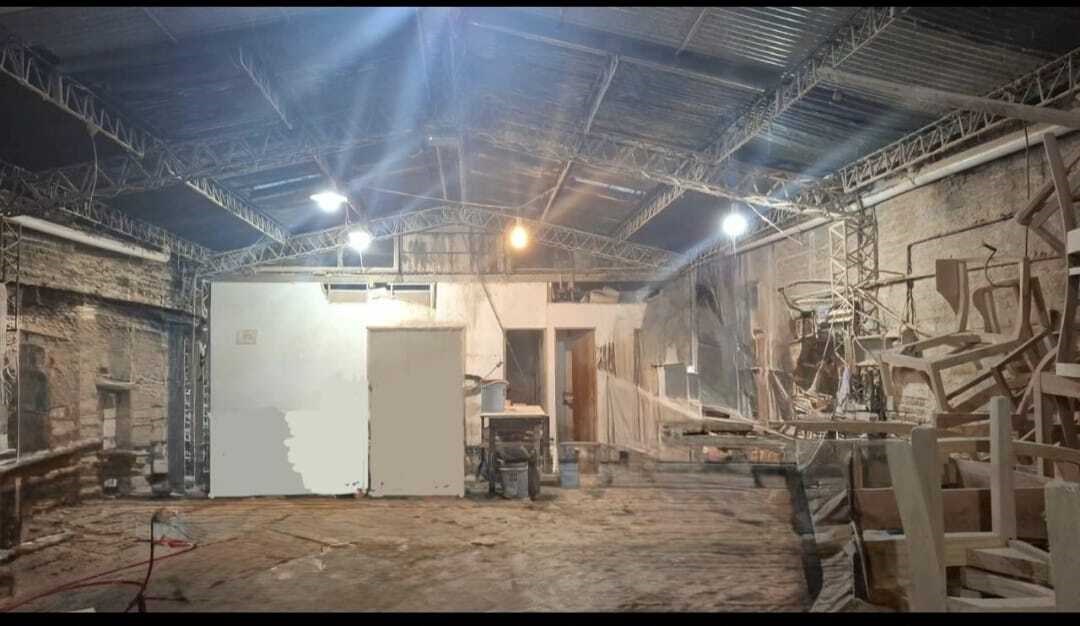 VENTA DE DEPOSITO GALPON CON OFICINA EN PH 300