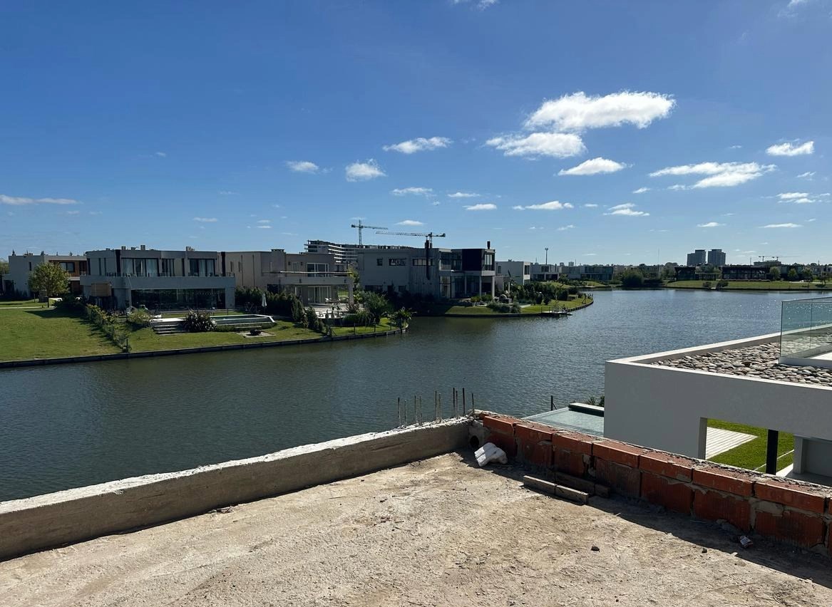 CASA EN VENTA EN NORDELTA A LAGUNA 100