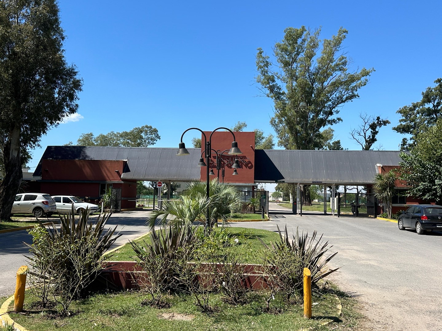 Barrio El Ensueño - La Pista 1200