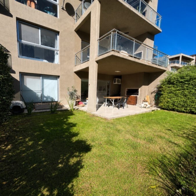 Departamento PB con Jardín en venta. Estancias del Pilar 100