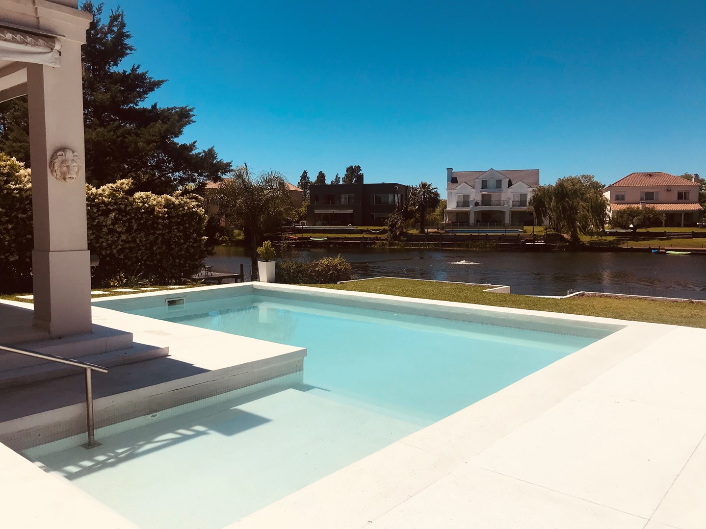 Avenida de los lagos 4800