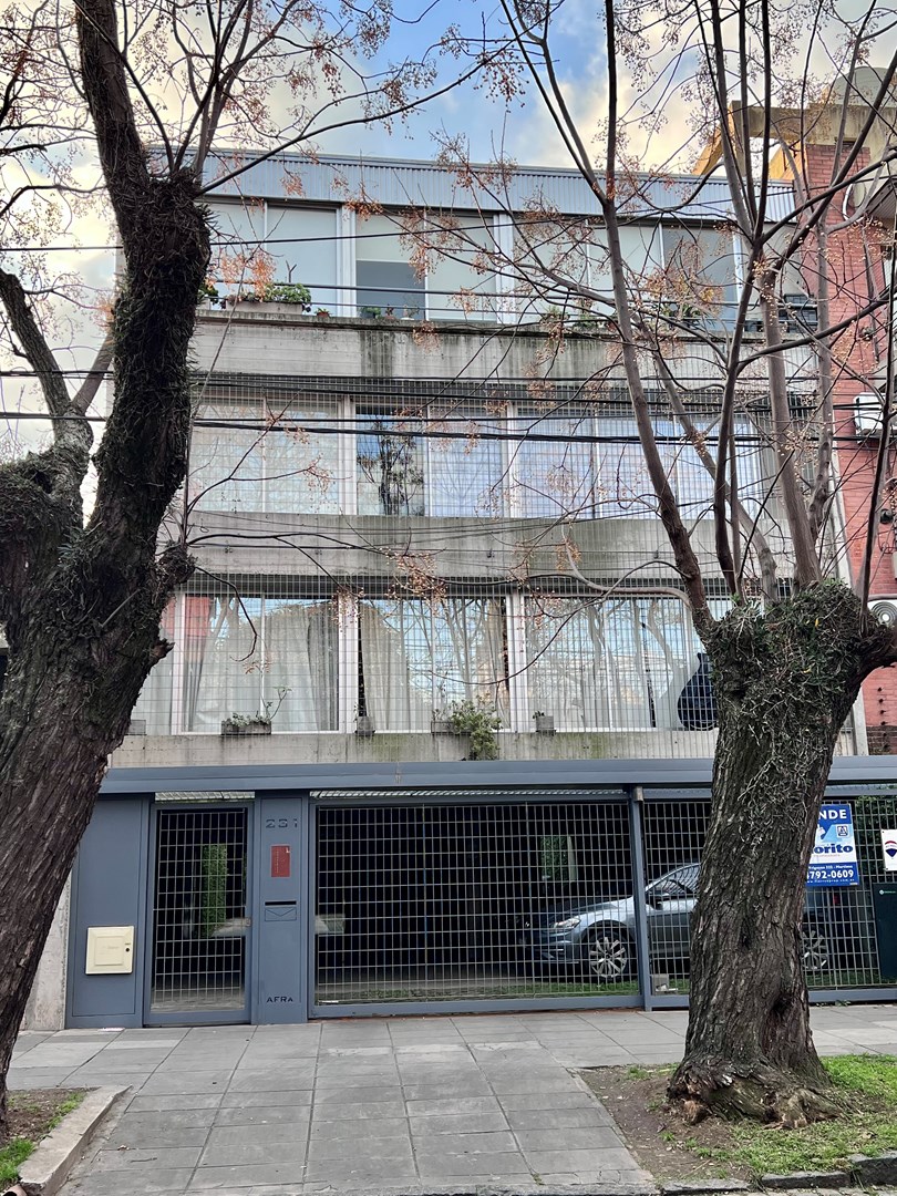 3 de Febrero 200