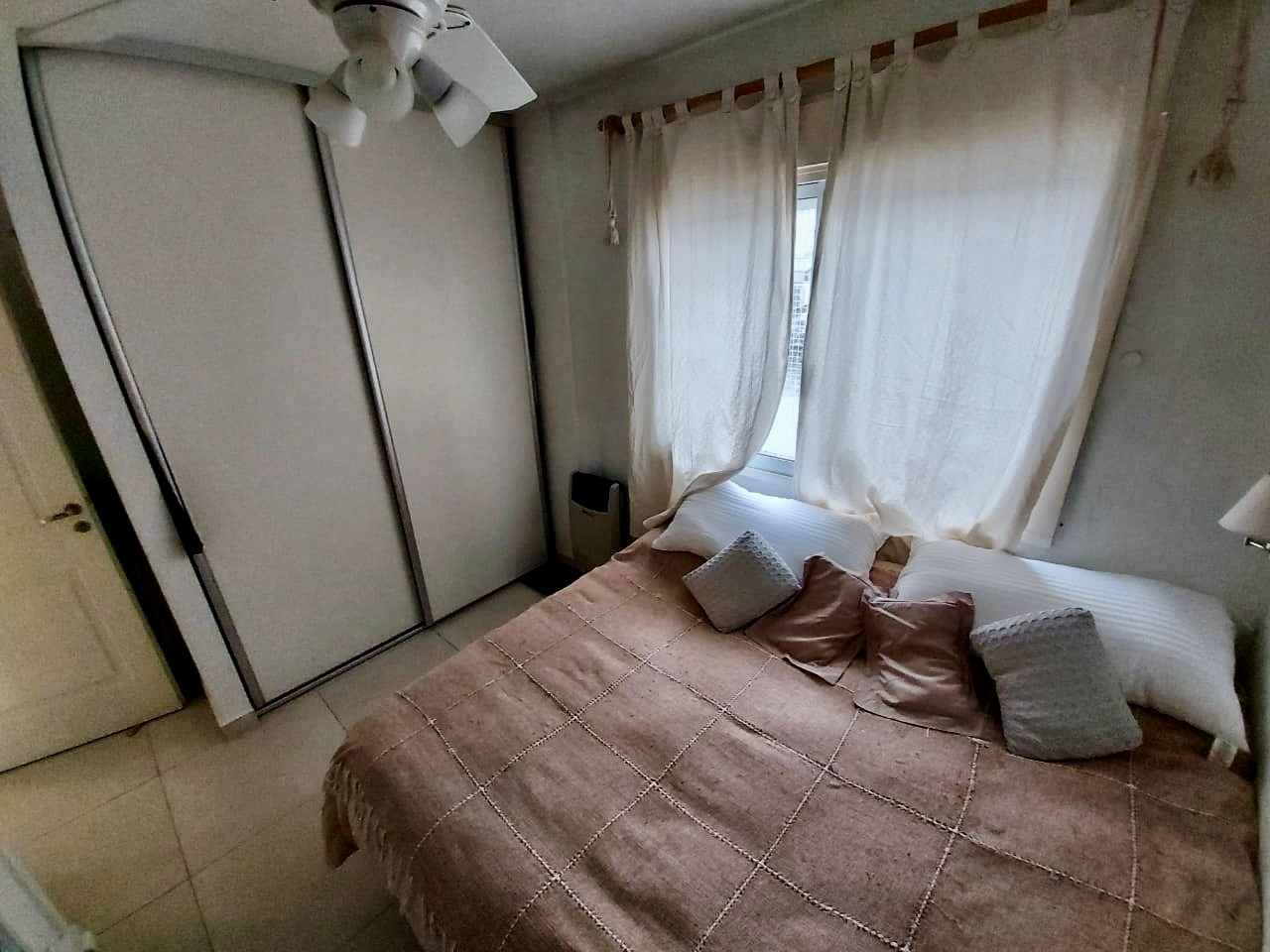 habitacion con placa