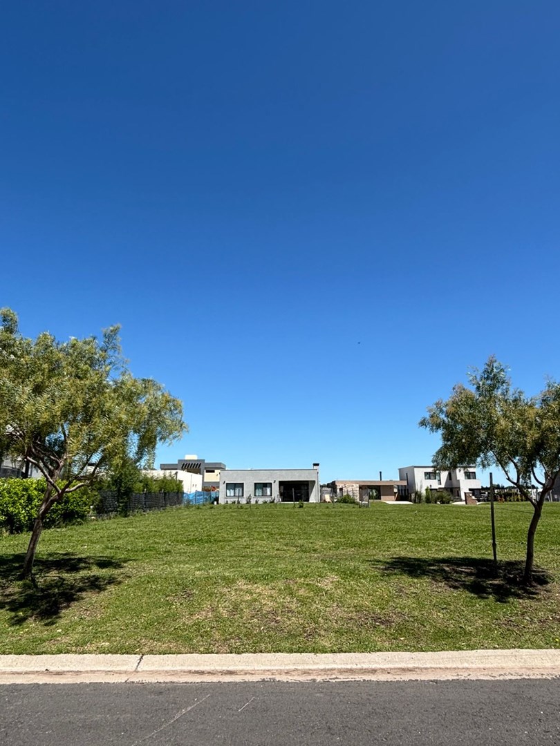 BARRIO PRIVADO SANTA ELISA en Pilar del Este.