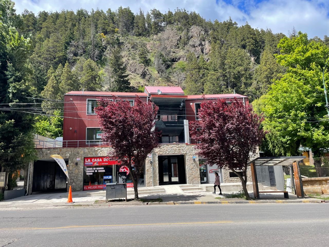 BAJADA DE LOS ANDES. Avda. Koessler 2000