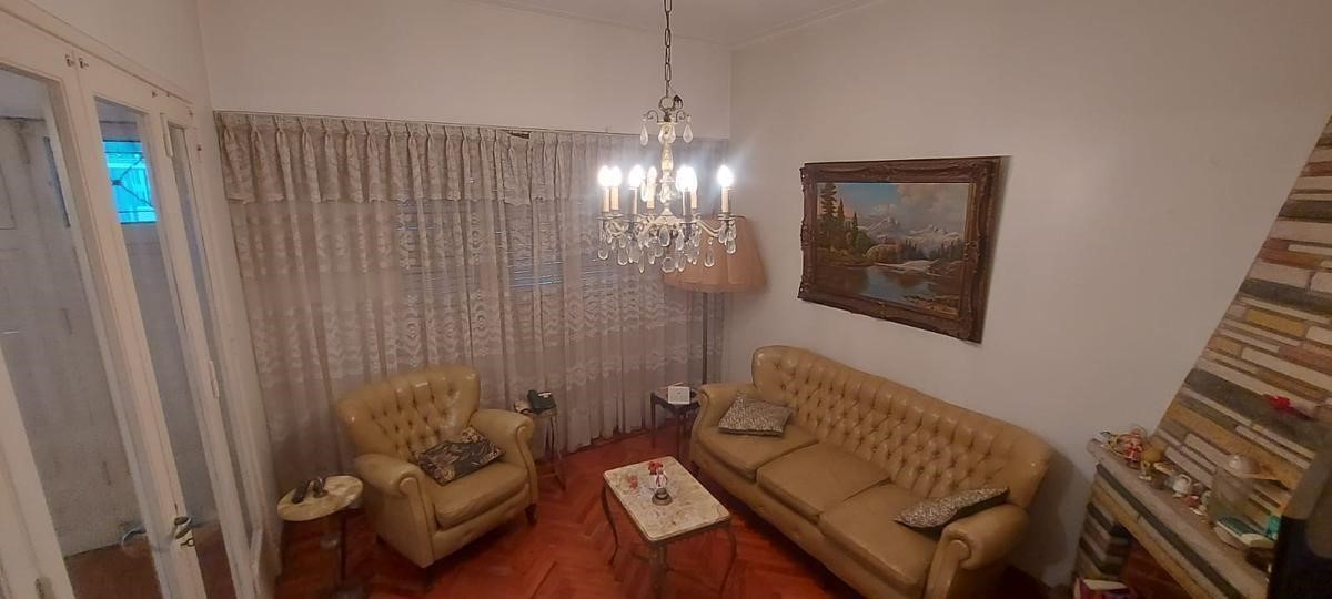 1928893429.jpg