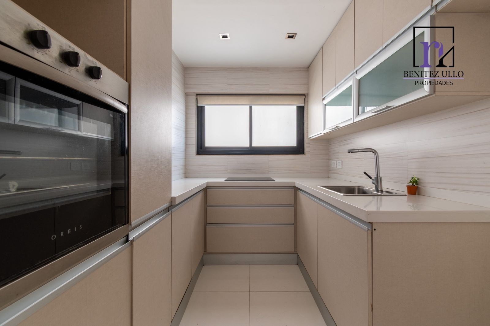 Av Almirante Brown 700