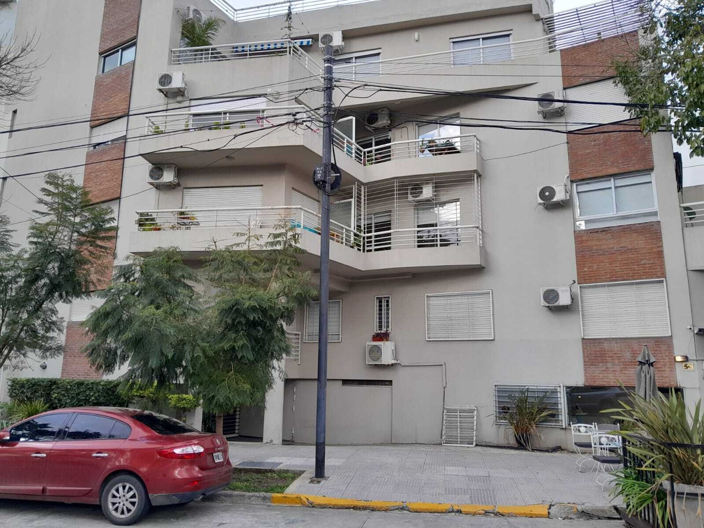 Av. Comodoro Martín Rivadavia 2000