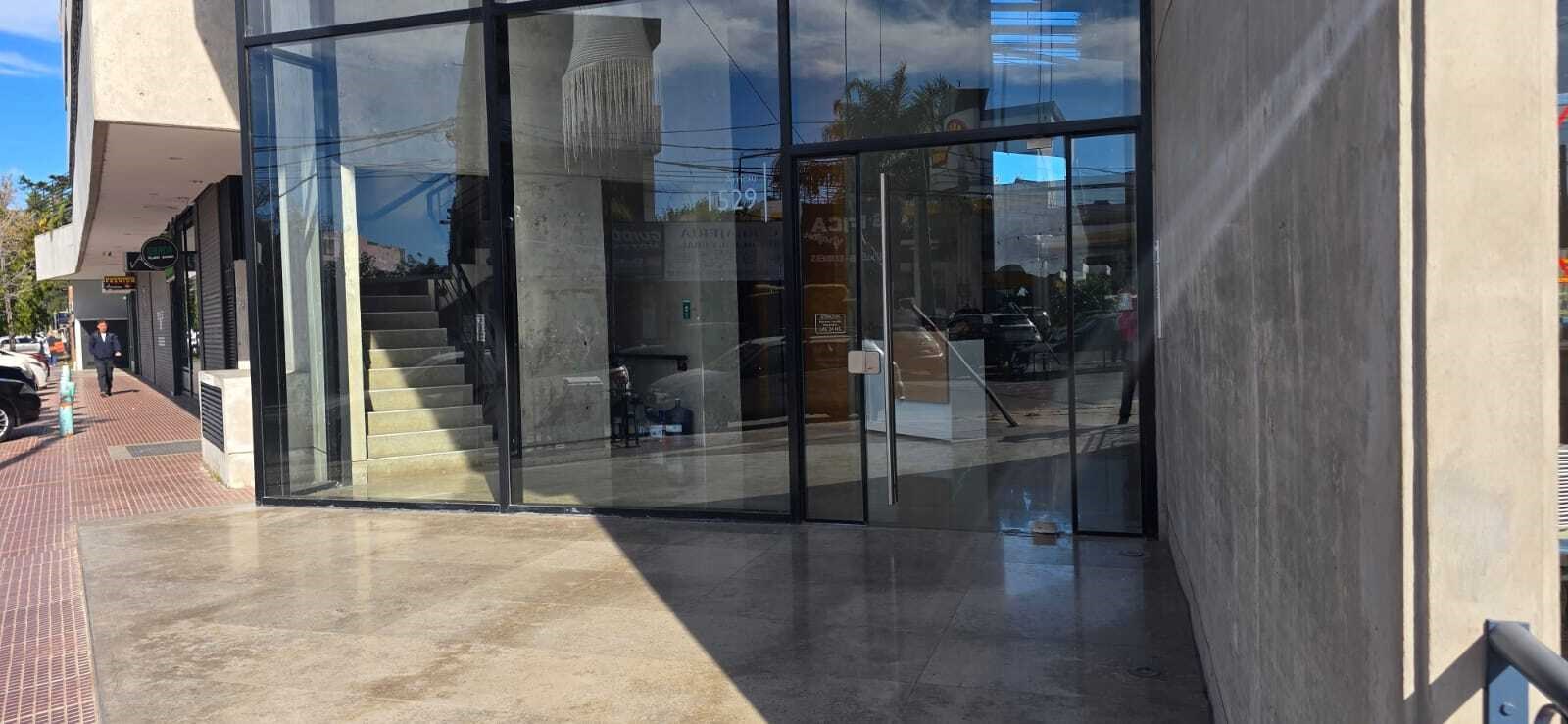Av. Angel T. de Alvear 200 (RUTA 202)  - PISO 3 303- 1 AMBIENTES 200