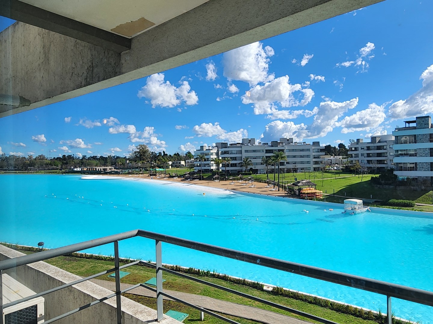 Lagoon Pilar