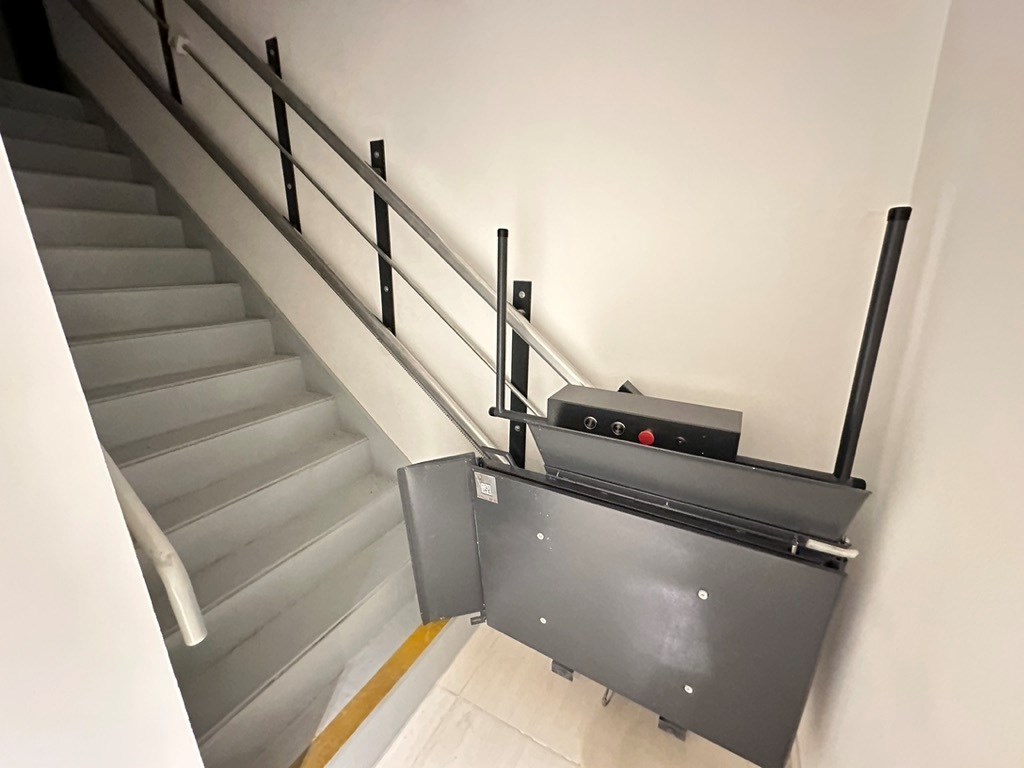 Escalera c/ elevador