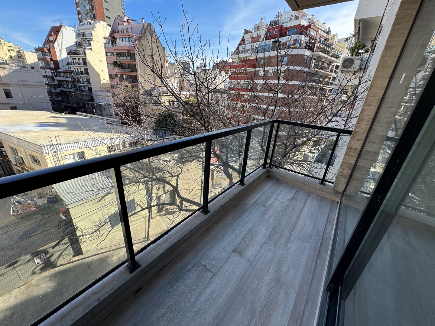 Juncal 2400