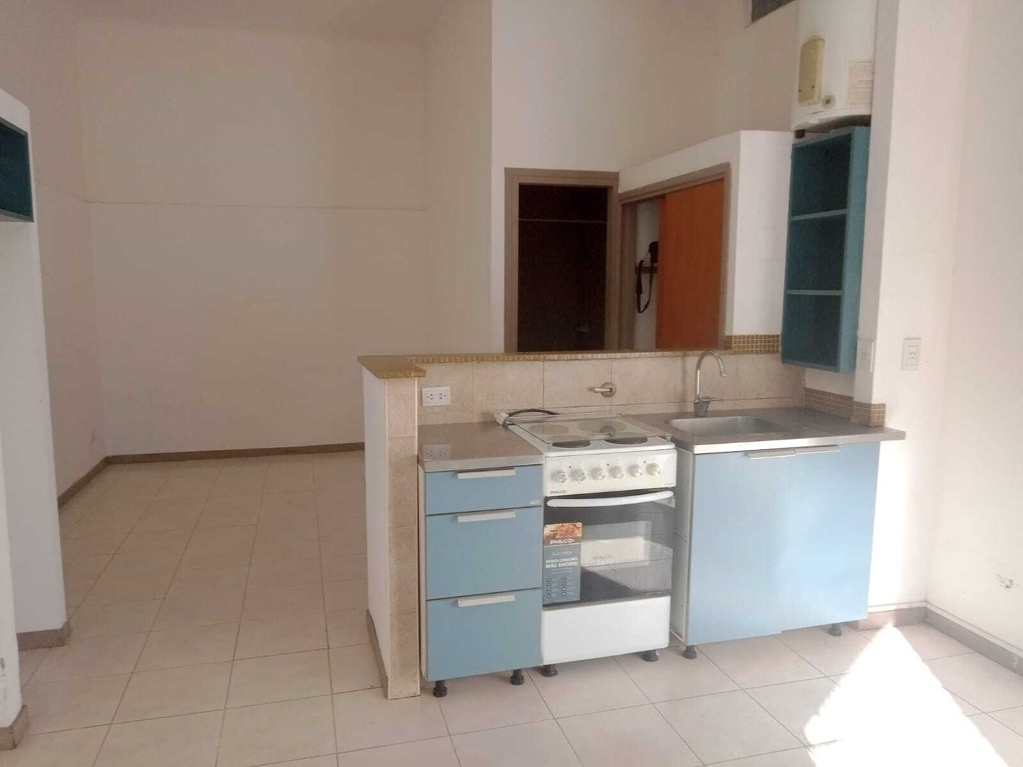 Alq Monoambiente , calle Belgrano y Julio Acosta 100