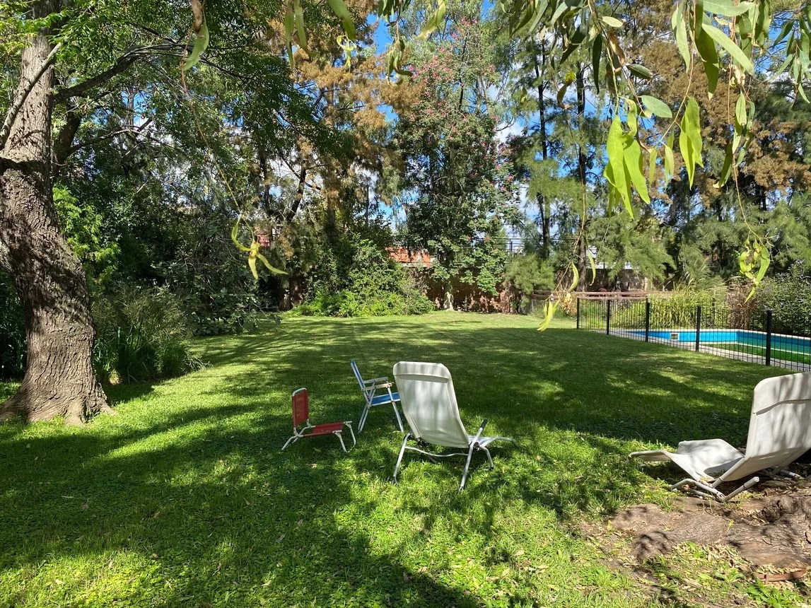 Alquiler Casa con jardin de 1000 mts y 3 dorm      Barrio Privado Las Glorias 0