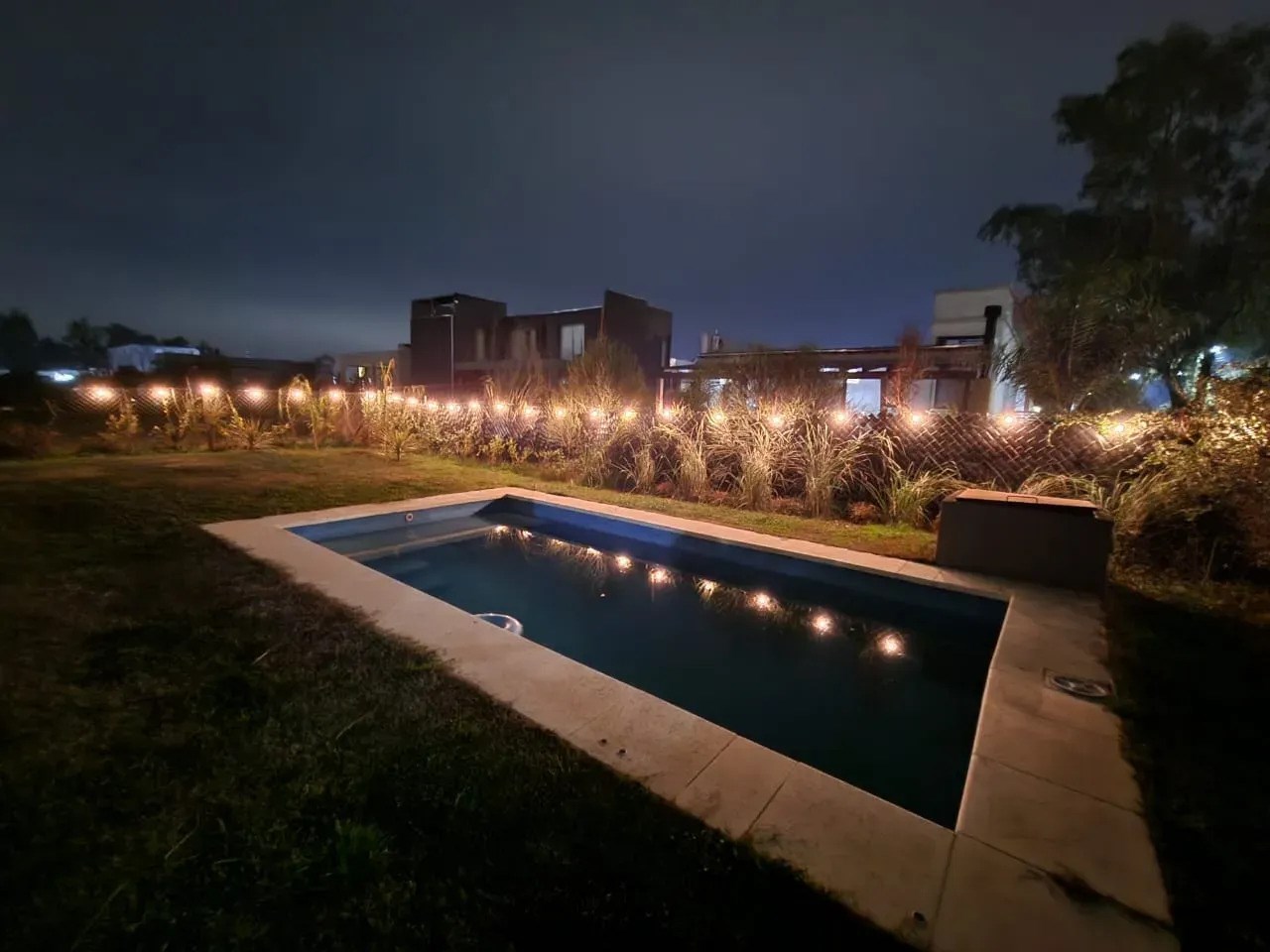 Venta casa 3 dormitorios, jardin, pileta, parrilla    Pilar del Este Barrio Santa Emilia