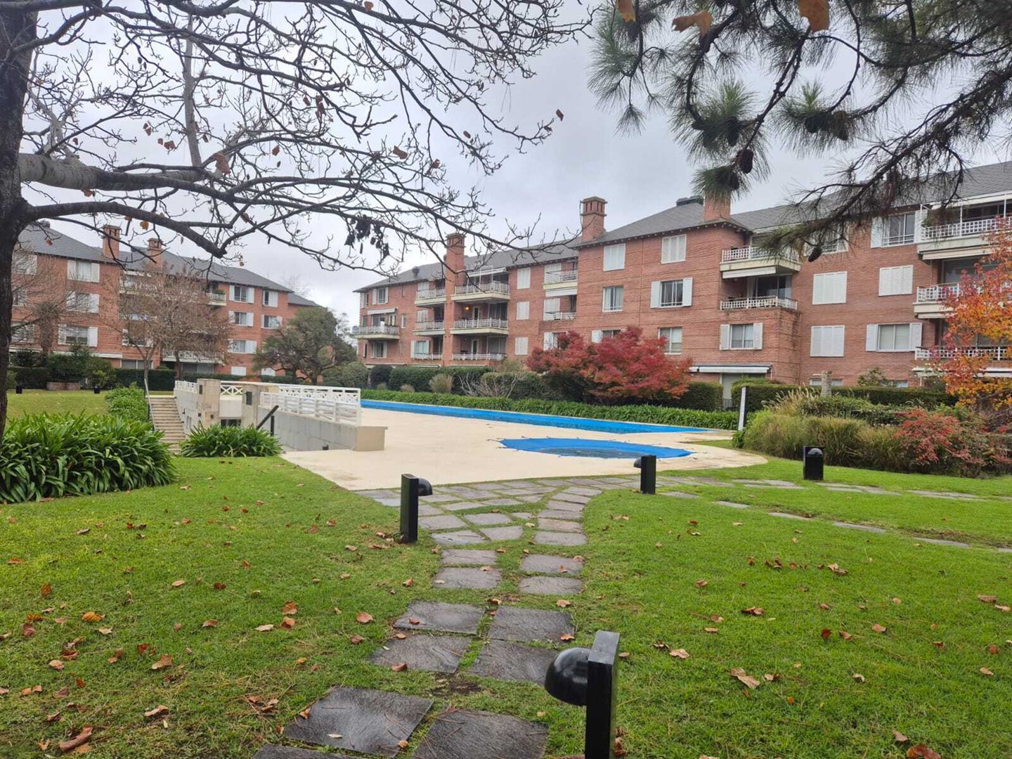 Alquiler 2 ambientes con Jardin     Jardines de San Isidro