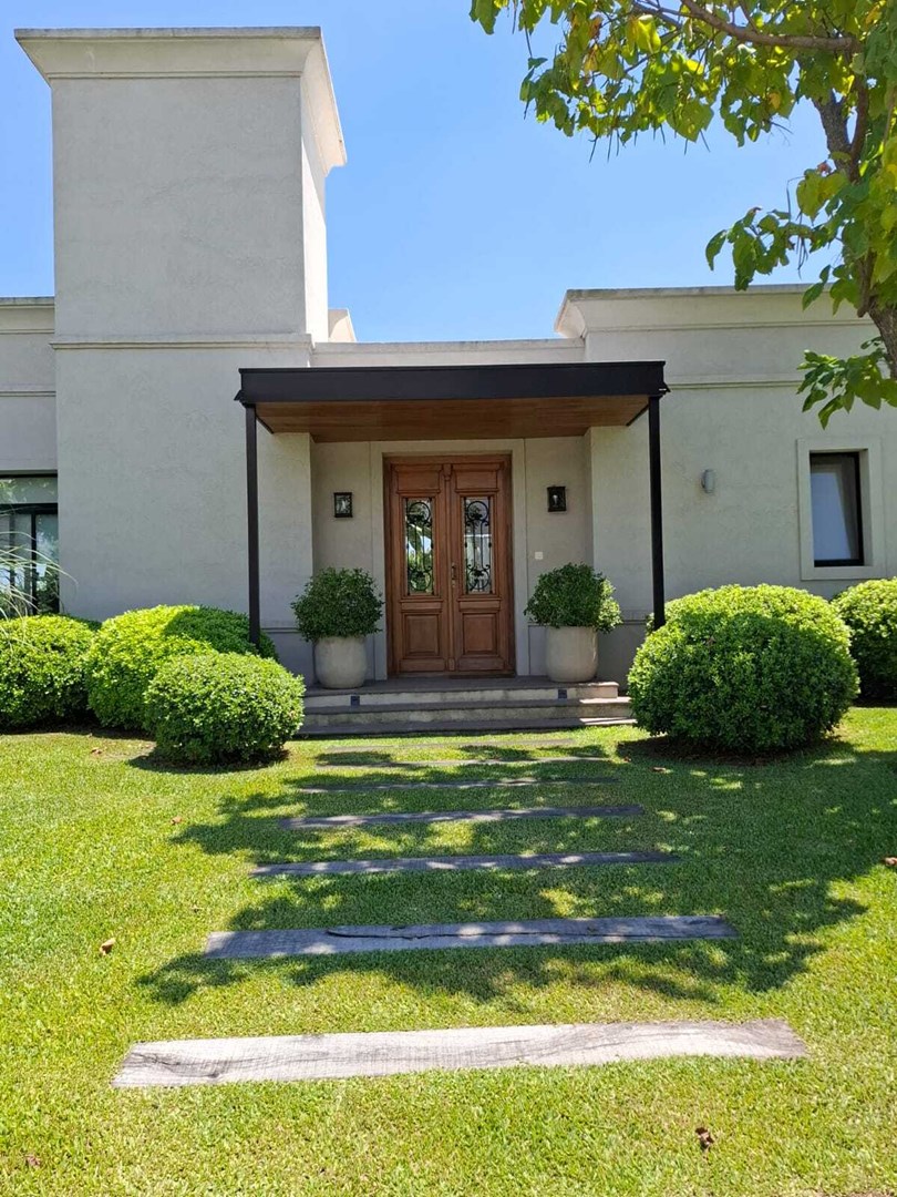 Venta Casa una planta 3 dormitorios  Barrio privado Puertos del Lago, Ceibos