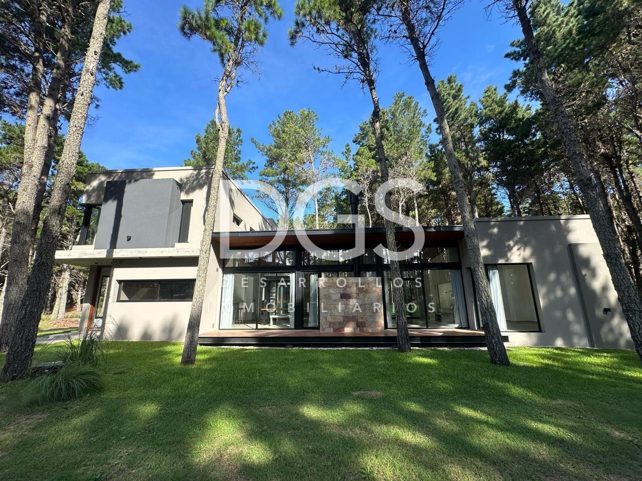 Casa Barrio Albatros, Villa Robles