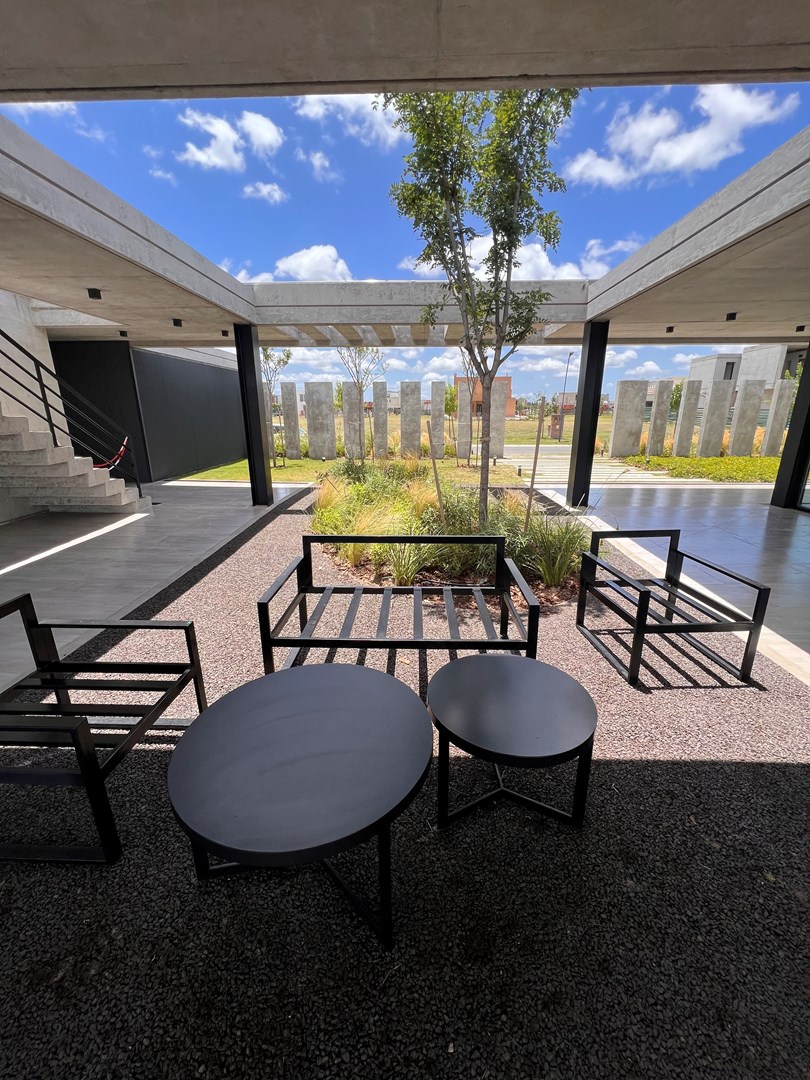 CLUB HOUSE