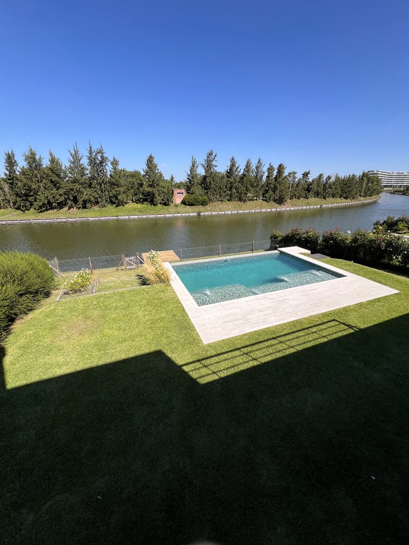 Casa en alquiler anual sin muebles en Virazon Nordelta 100