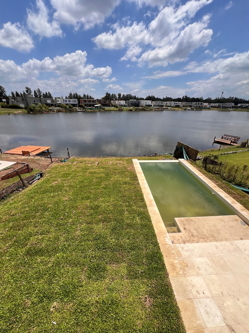 Casa en Venta Santa Ana 4 Dormitorios Al Agua con Pileta 100