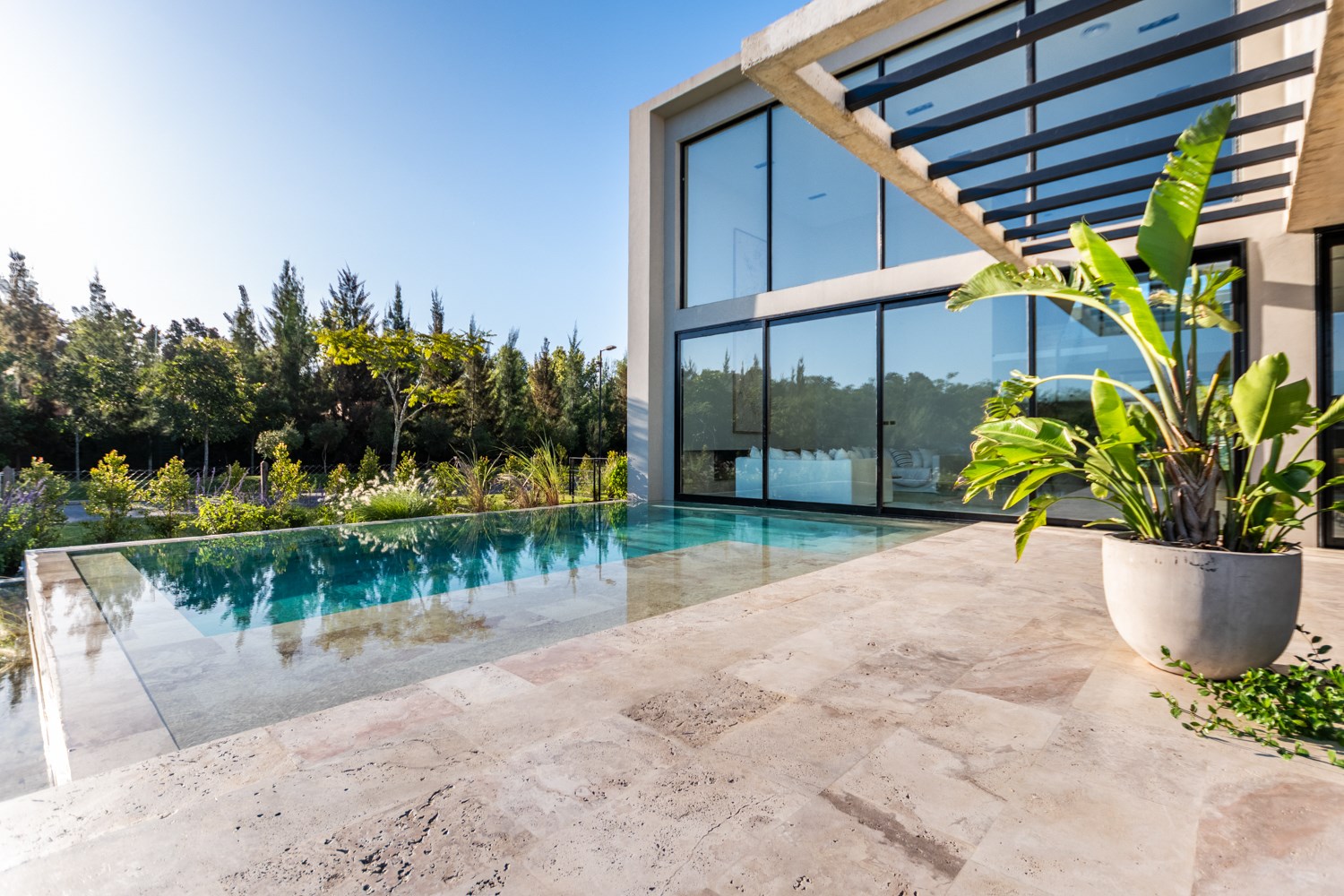 IMPONENTE CASA EN VENTA CON AMARRA PROPIA 0