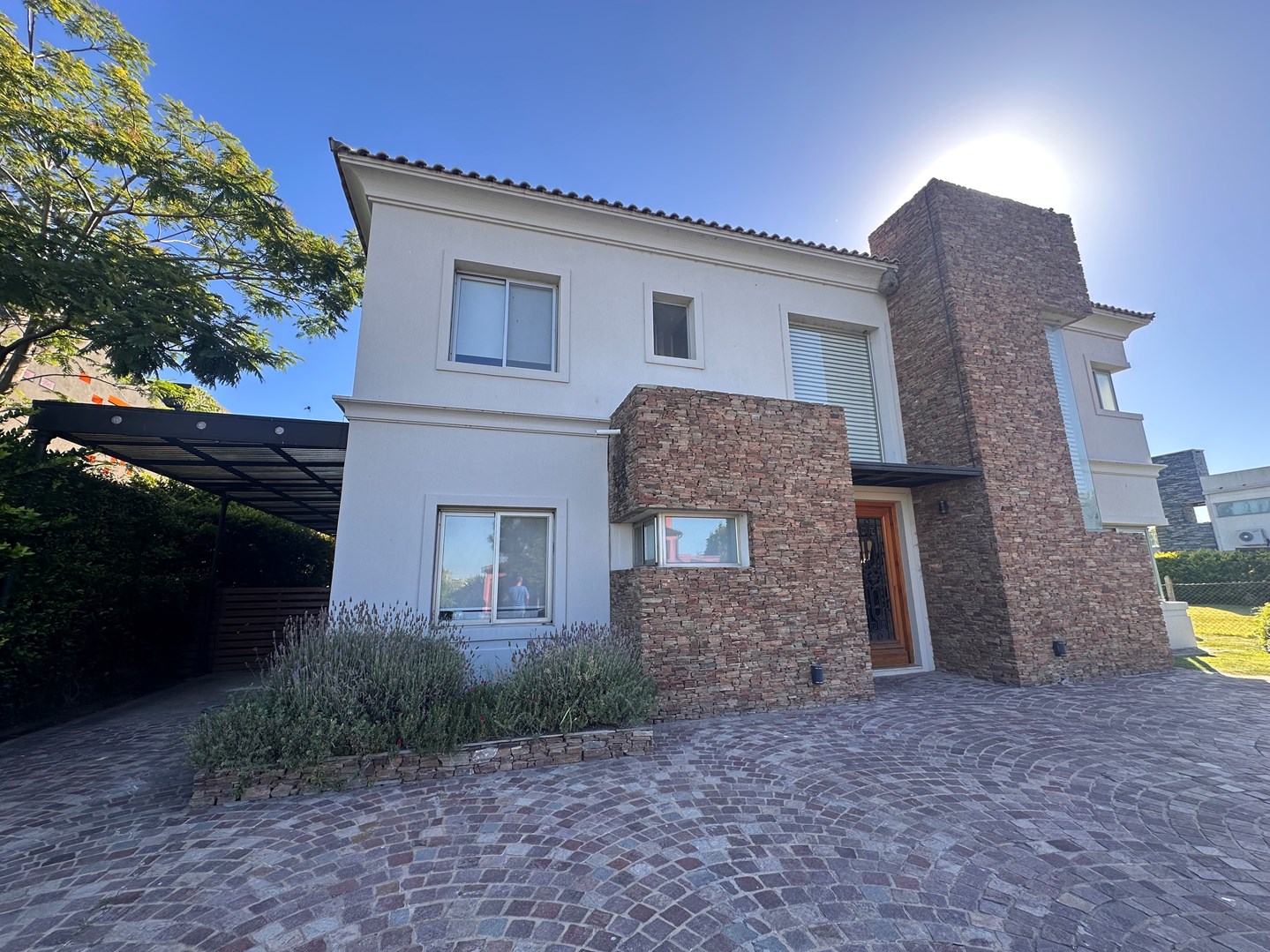 San Benito casa al rio 100