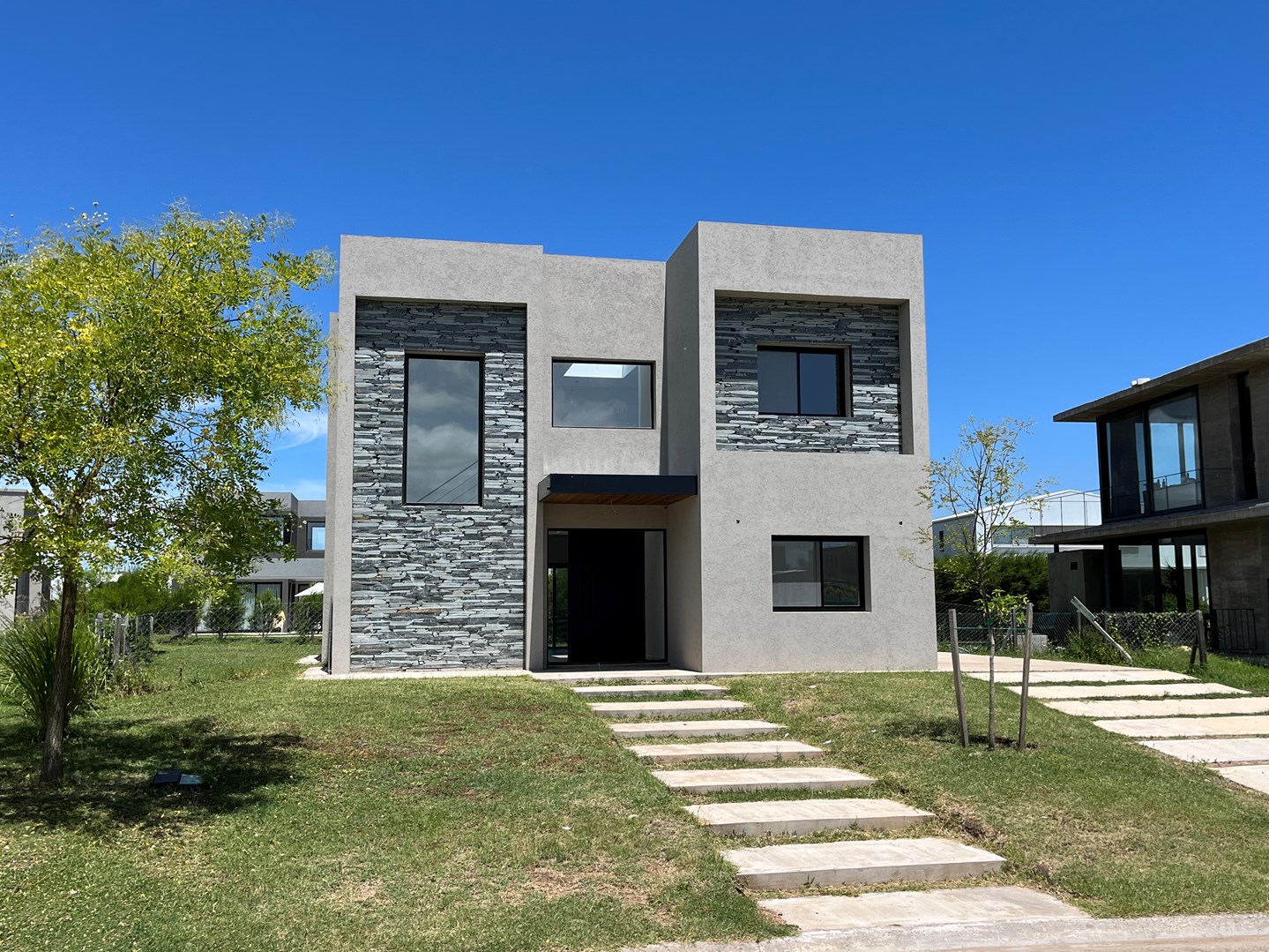 Acacias Puertos del Lago