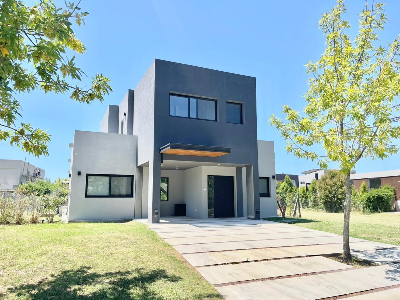 Araucarias - Puertos del Lago