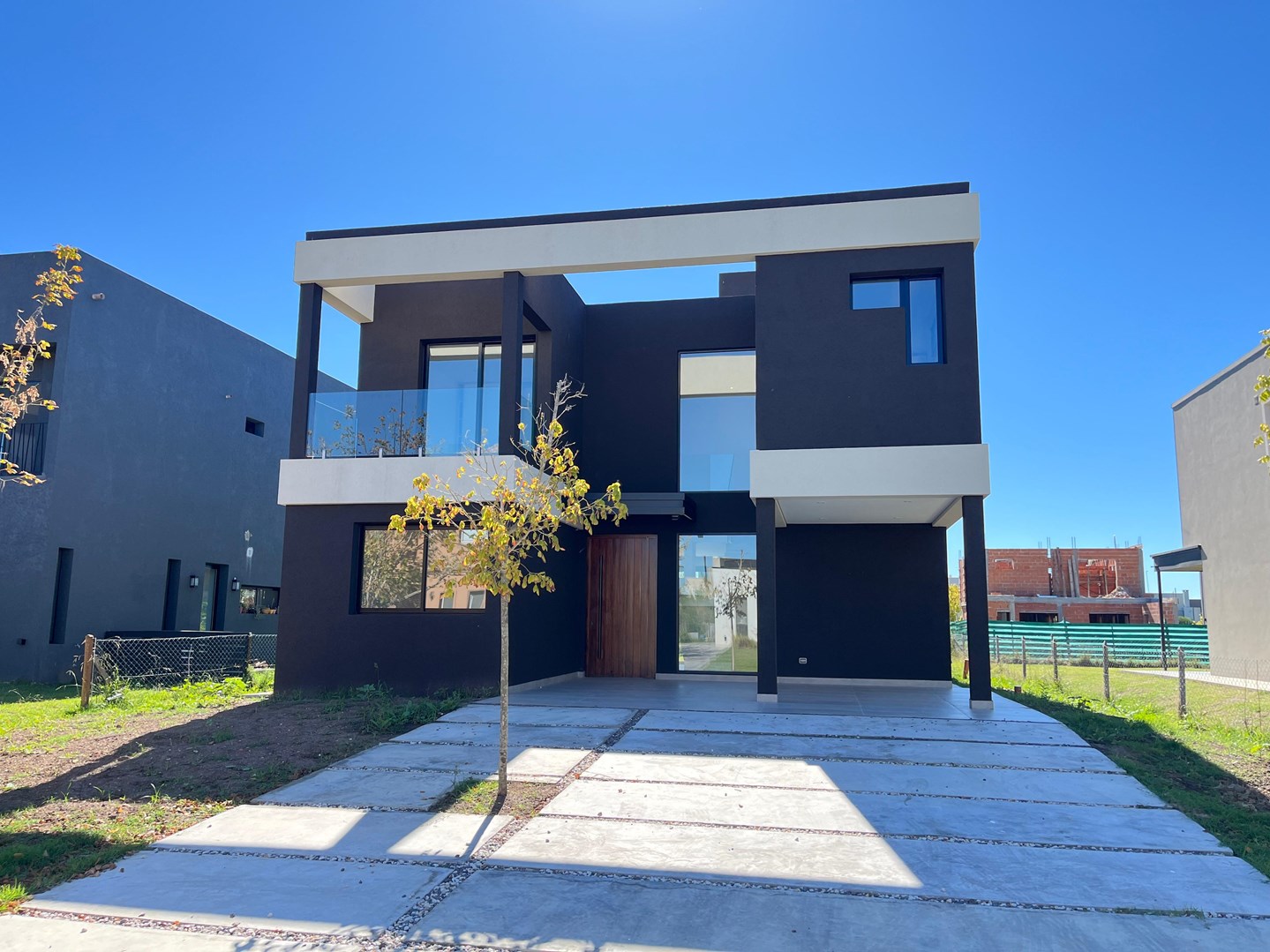 Araucarias, puertos del Lago 100