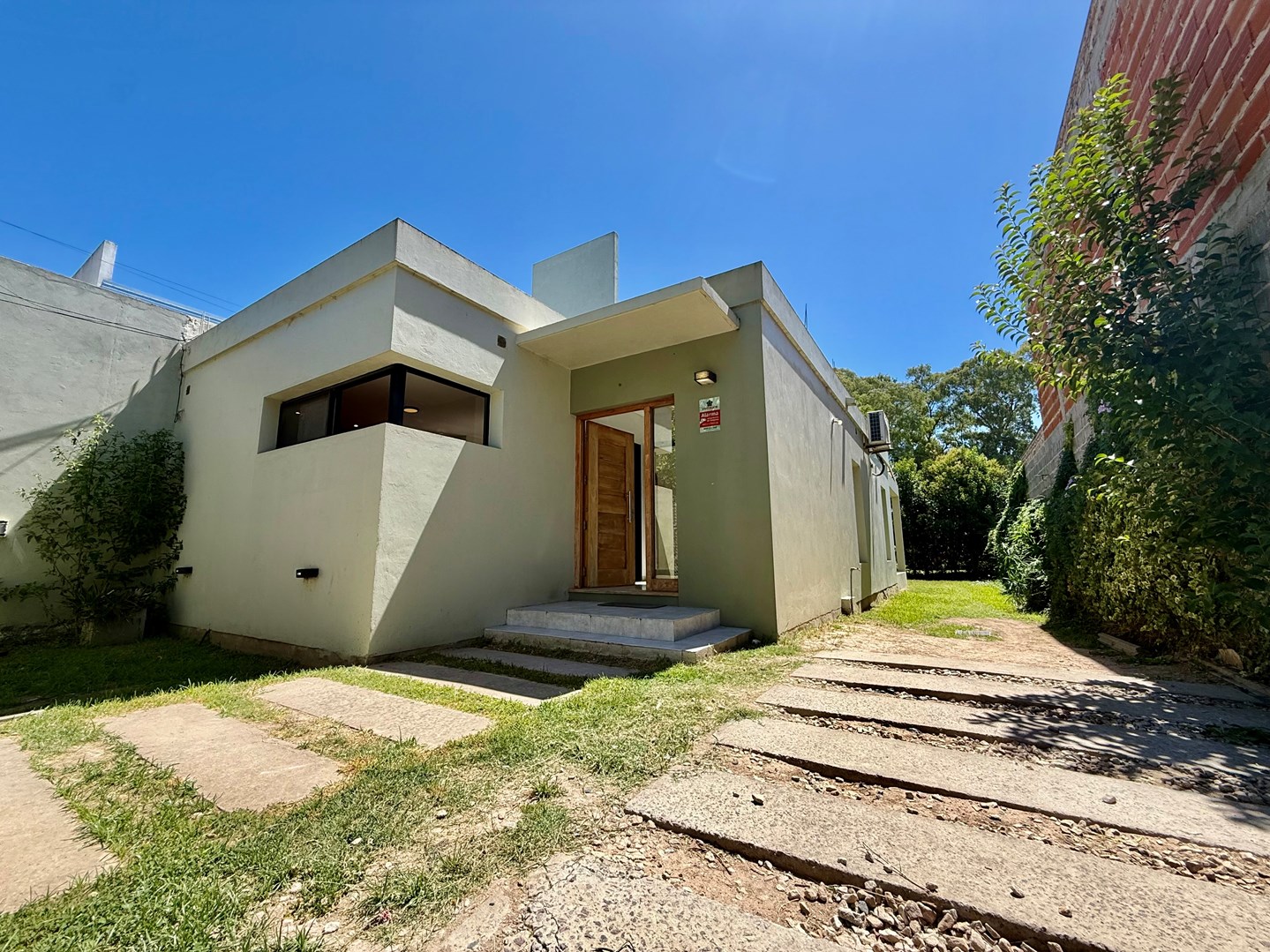 458 e 12c y camino centenario 400