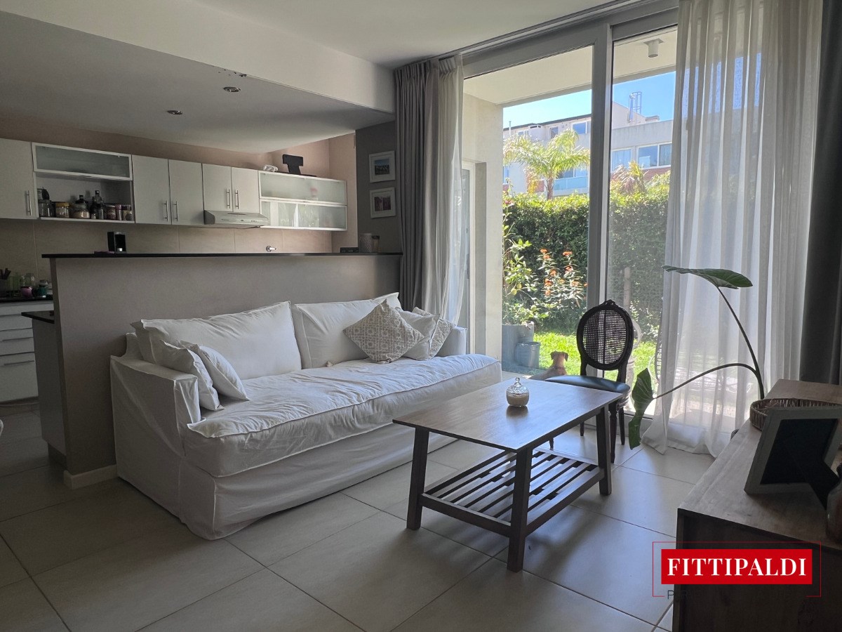 Olivares  y, Av. Sta. María de las Conchas 200