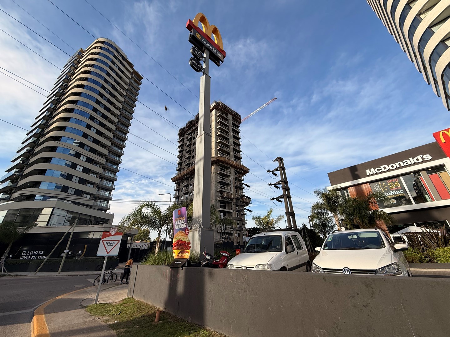 BRICKELL TIGRE Luis Garcia y Montevideo 0