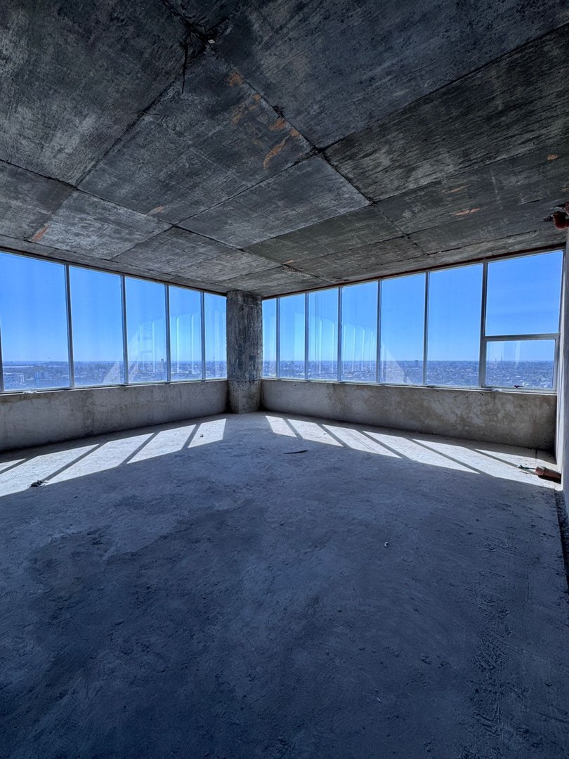 Edificio Office Tower 100