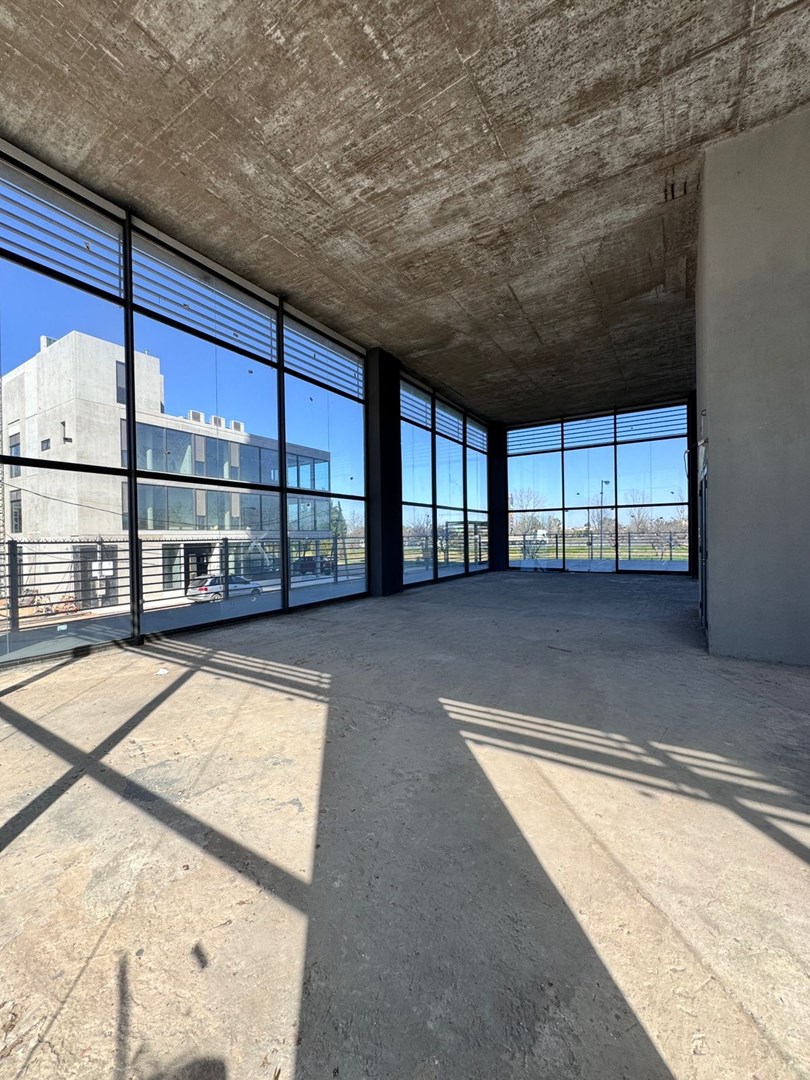 Edificio Office Tower 100