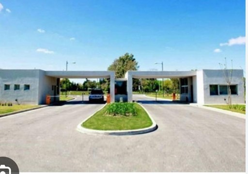 Ayres Plaza