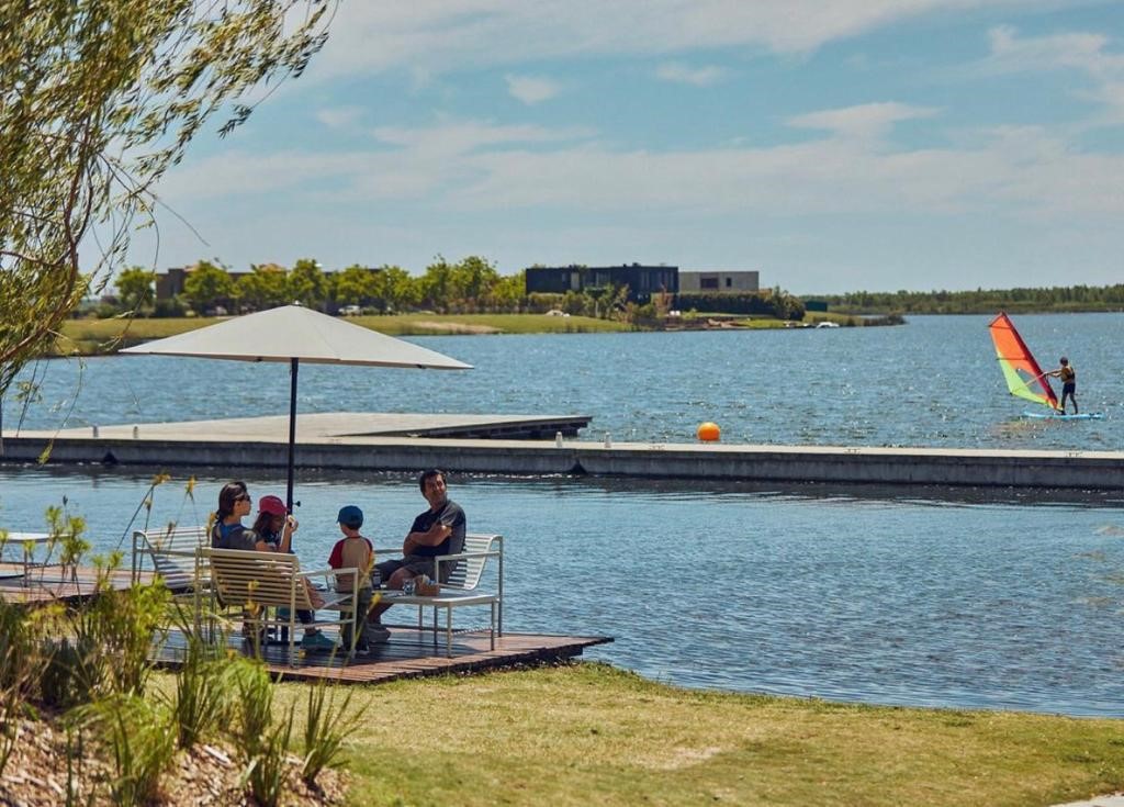 Nativas, Puertos del Lago