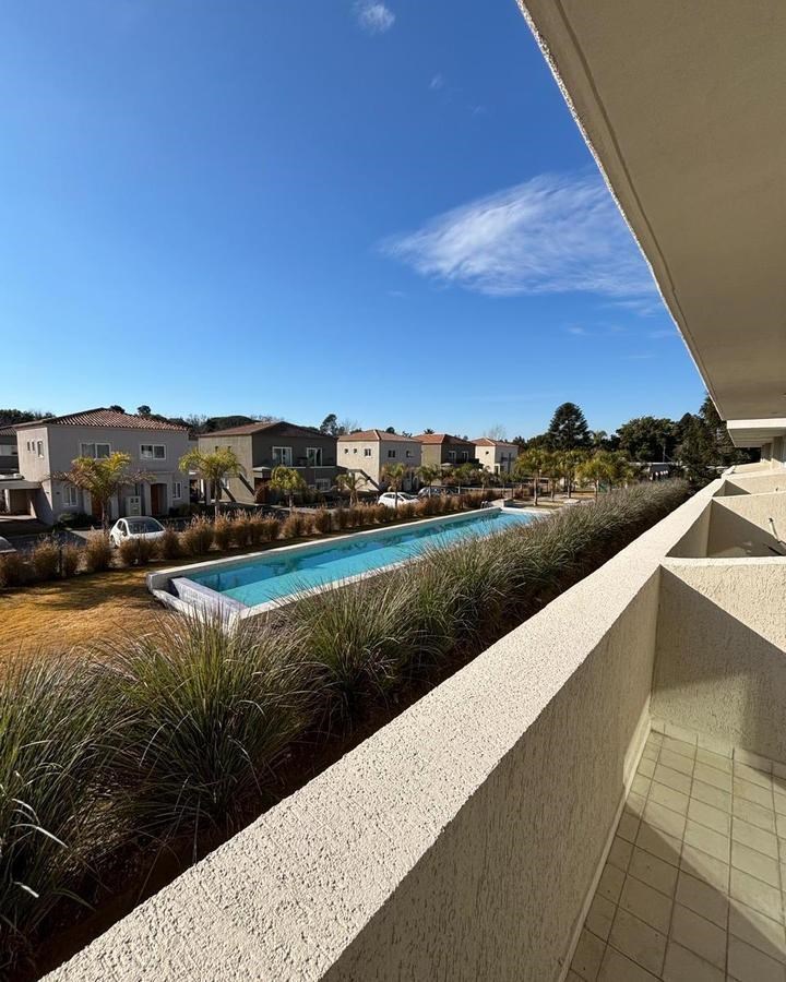 Saravi Village, Pilar