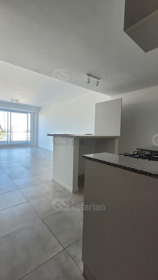 Av. Ricardo Balbin 4300