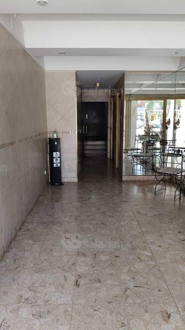 Av. Ricardo Balbin 3600