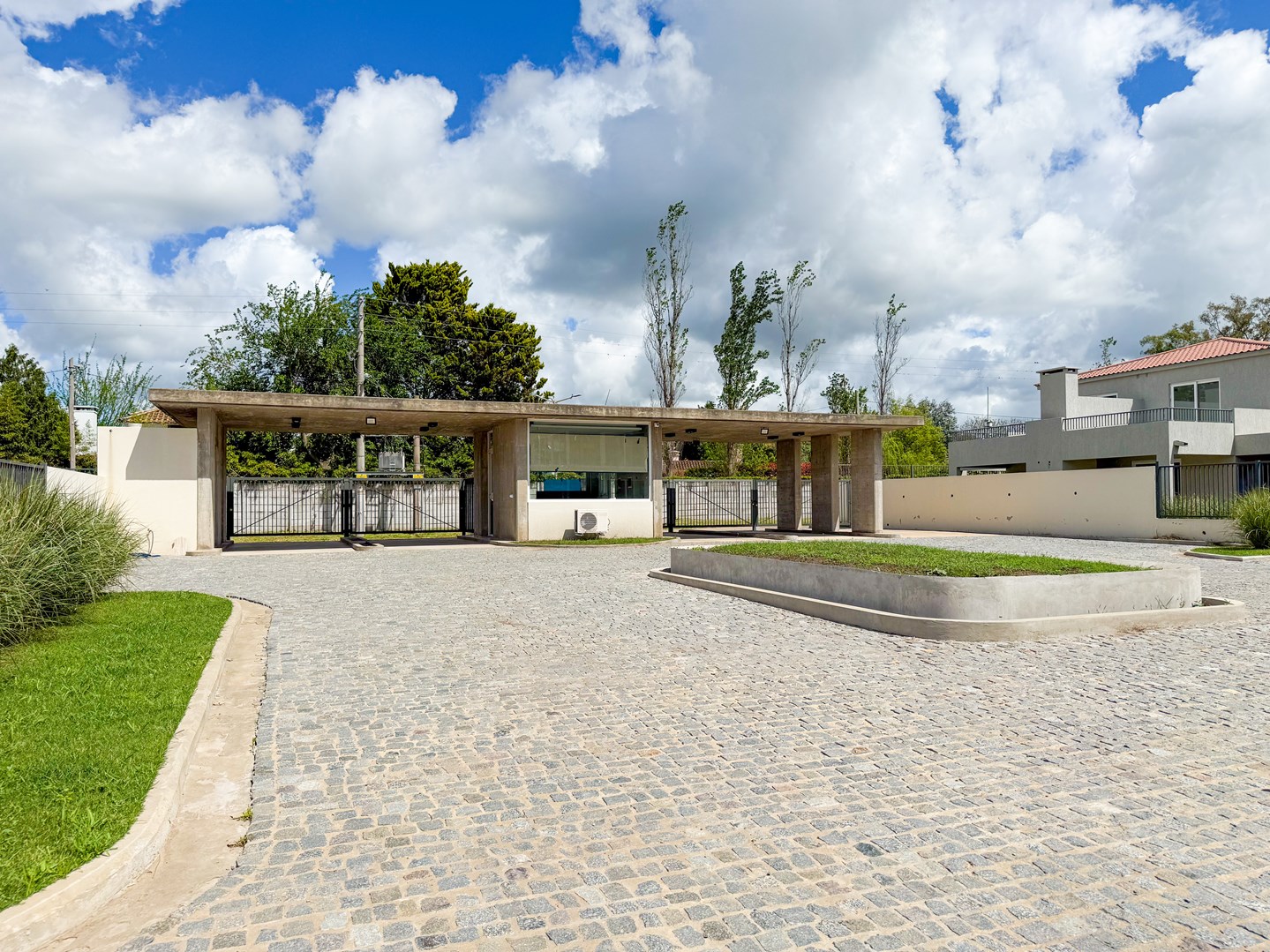 CHIC VILLAGE PILAR 100