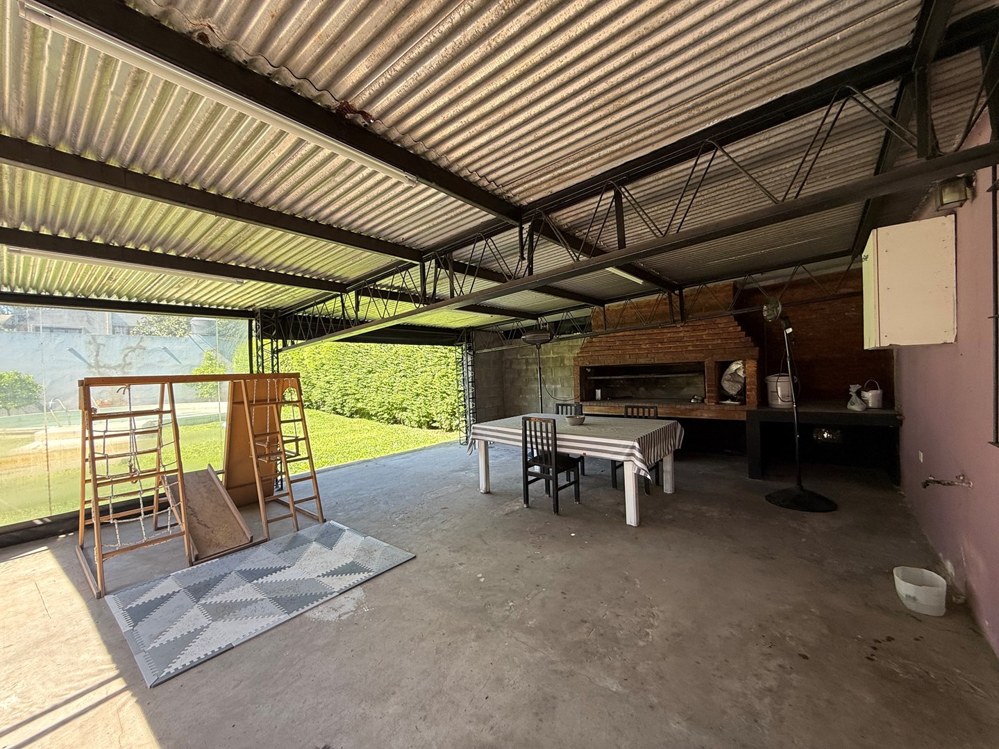 Sequoia y Saravi 2000