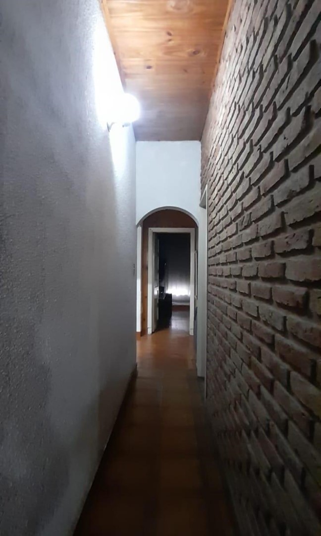 1916527828.jpg