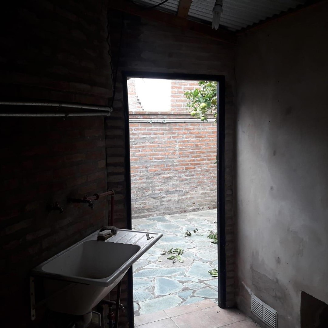 1910804676.jpg