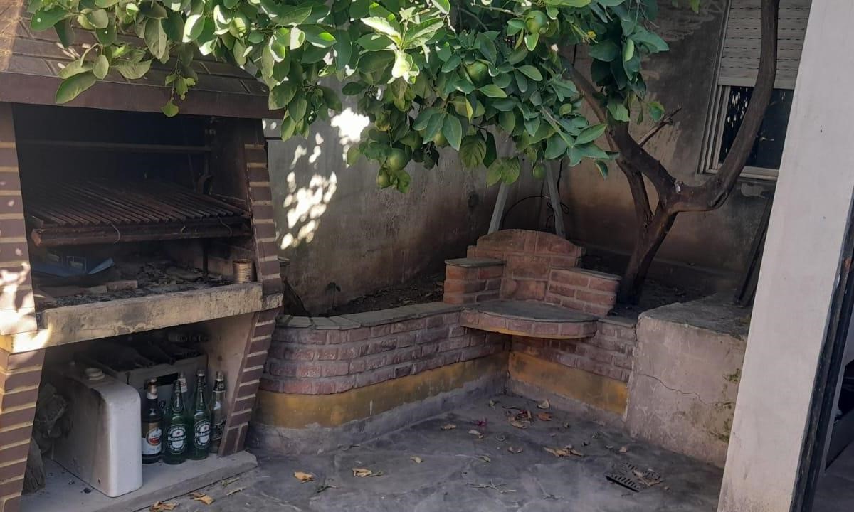 1910804675.jpg