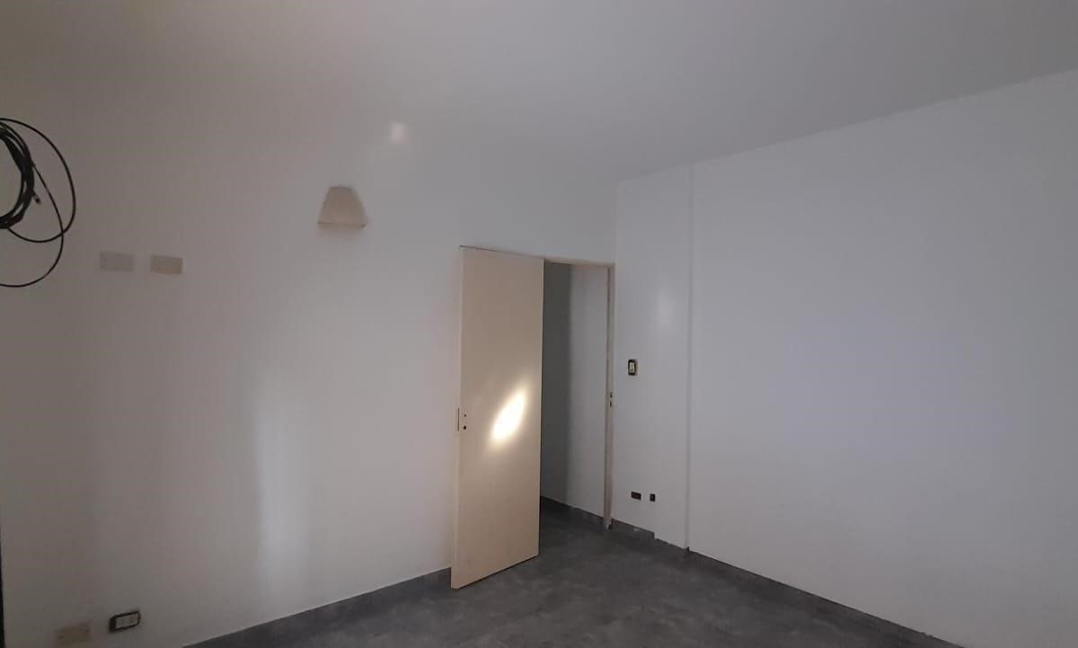 1910804662.jpg