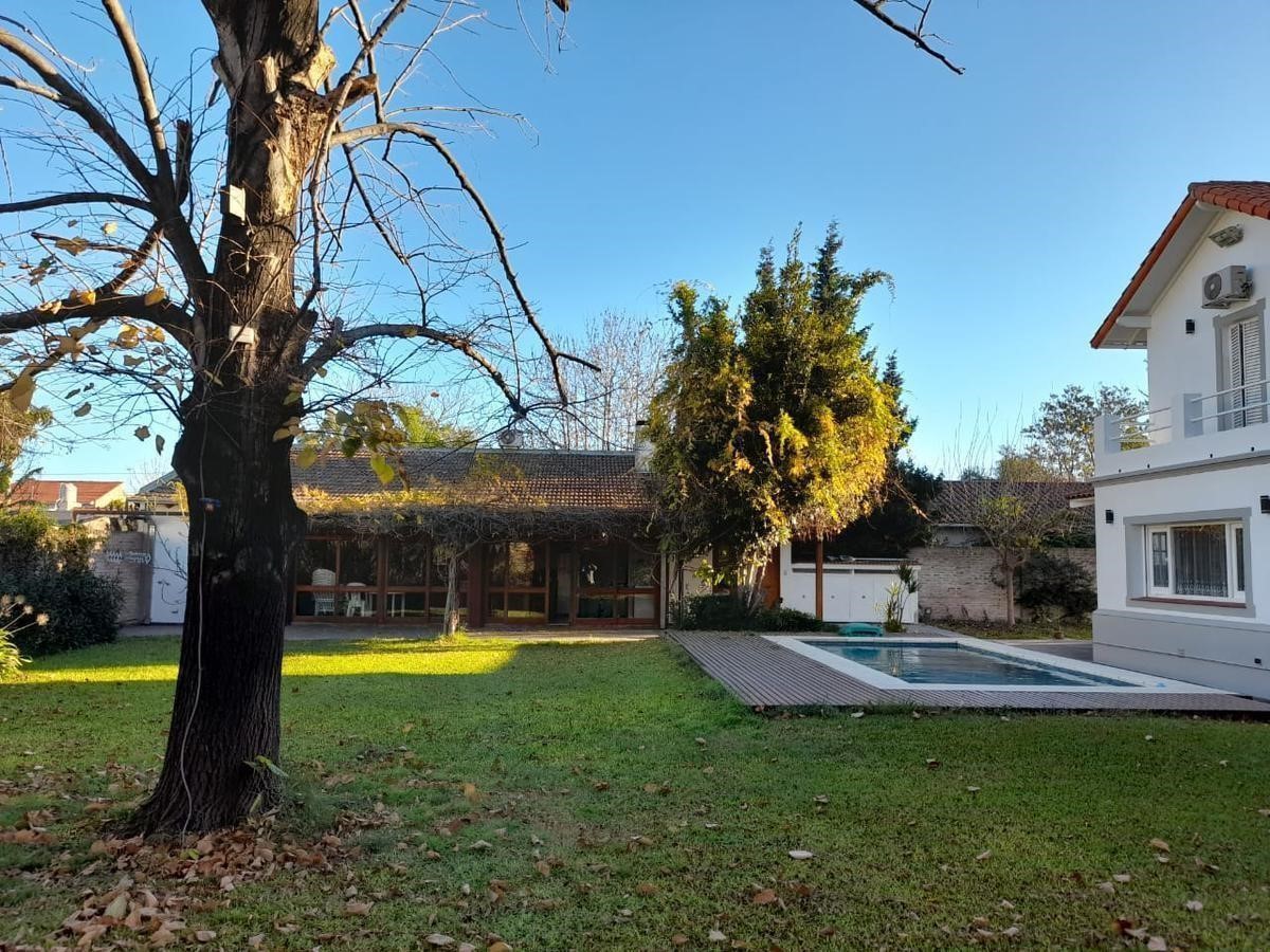 1972390759.jpg