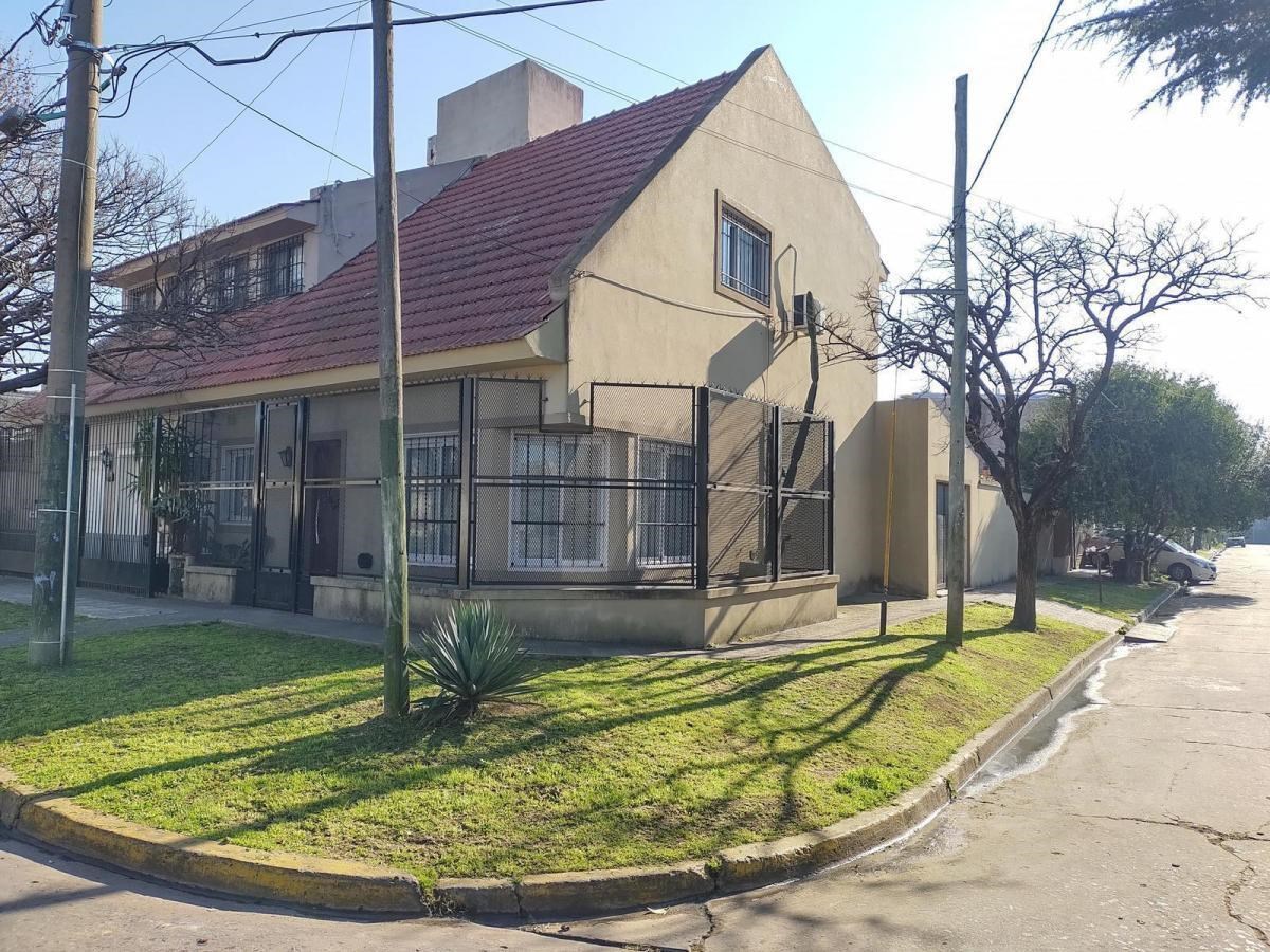 Tacuarí 300