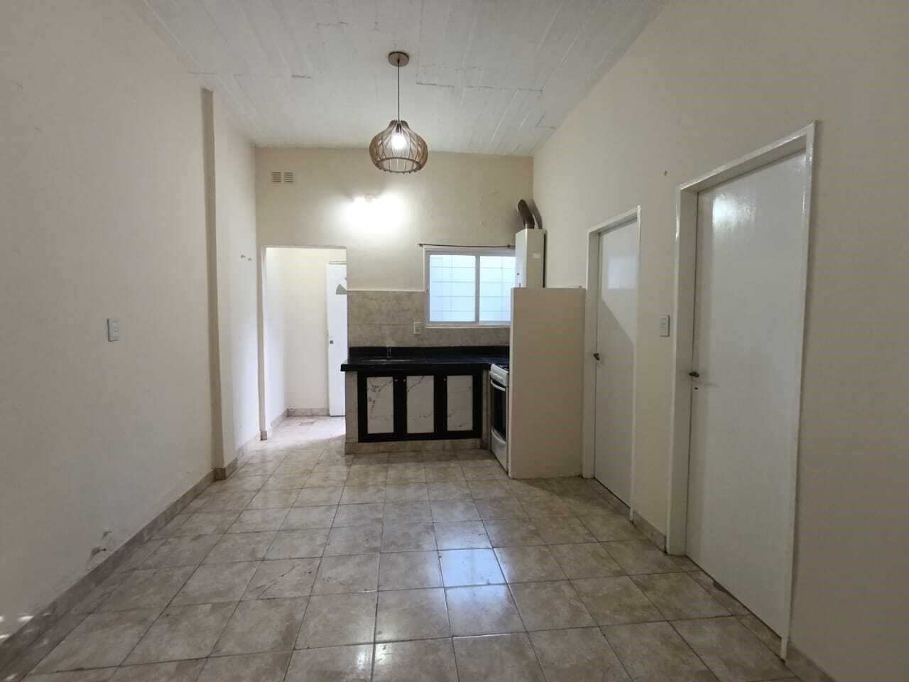 ALQUILER PH 3 AMB CON PATIO. LAS PIEDRAS 2807, LANÚS ESTE.