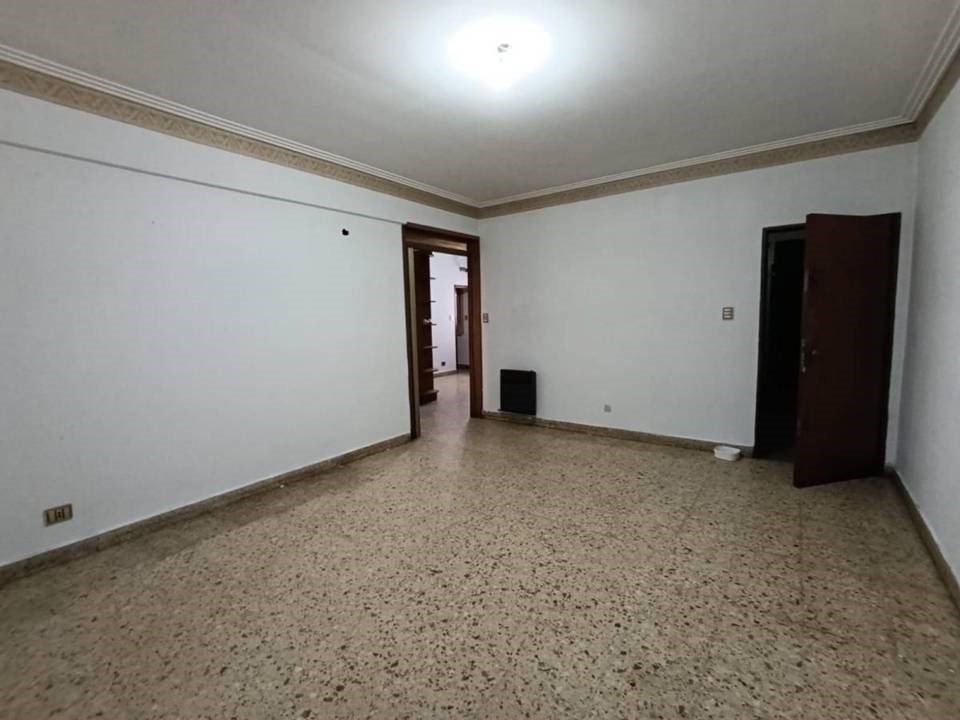 VENTA DEPTO 5 AMB AL FTE CON BALCÓN Y TERRAZA. SAN MARTÍN N° 2035, LANÚS OESTE.